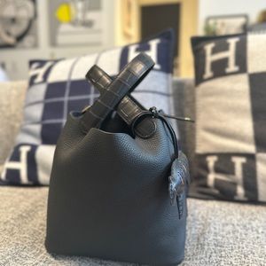 Hermes Picotin lock 22 touch aligator handle bull/calf skin body, color in Noir